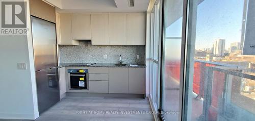 1208 - 120 Parliament Street, Toronto, ON - Indoor Photo Showing Kitchen