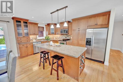 27 Boyce Court, Belleville, ON - Indoor Photo Showing Kitchen With Upgraded Kitchen