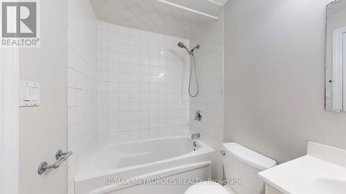 1424 Fieldlight Boulevard, Pickering, ON - Indoor Photo Showing Bathroom