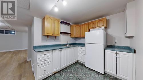 1424 Fieldlight Boulevard, Pickering, ON - Indoor Photo Showing Kitchen