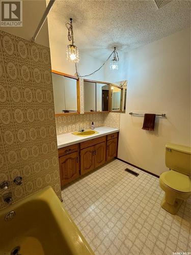 720 Donald Street, Hudson Bay, SK - Indoor Photo Showing Bathroom