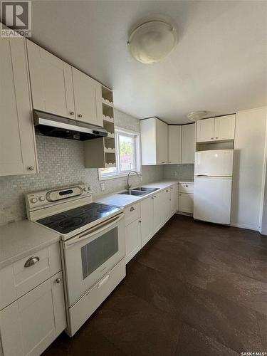 1672 97Th Street, North Battleford, SK - Indoor Photo Showing Kitchen With Double Sink