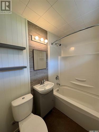 1672 97Th Street, North Battleford, SK - Indoor Photo Showing Bathroom