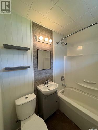 1672 97Th Street, North Battleford, SK - Indoor Photo Showing Bathroom