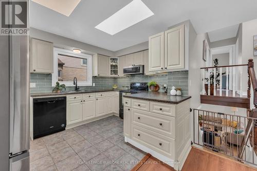 32 Braeheid Avenue, Hamilton (Waterdown), ON - Indoor Photo Showing Kitchen