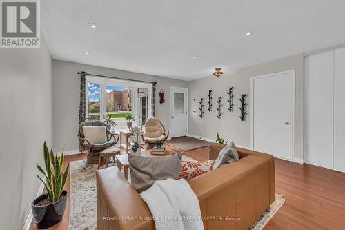 32 Braeheid Avenue, Hamilton (Waterdown), ON - Indoor Photo Showing Living Room