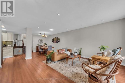 32 Braeheid Avenue, Hamilton (Waterdown), ON - Indoor Photo Showing Living Room