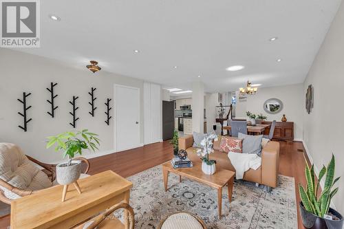 32 Braeheid Avenue, Hamilton (Waterdown), ON - Indoor Photo Showing Living Room