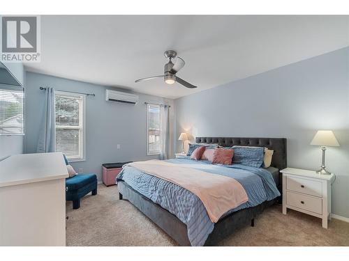 284 Drysdale Boulevard, Kelowna, BC - Indoor Photo Showing Bedroom