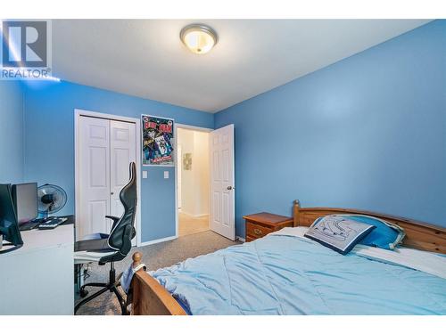 284 Drysdale Boulevard, Kelowna, BC - Indoor Photo Showing Bedroom