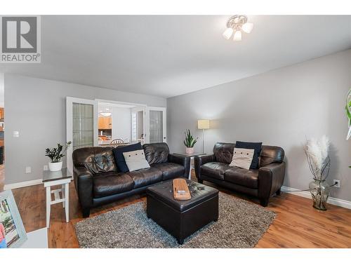 284 Drysdale Boulevard, Kelowna, BC - Indoor Photo Showing Living Room