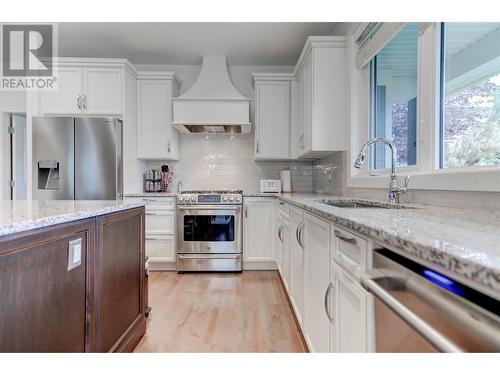 1960 Klo Road Unit# 73 Lot# 3, Kelowna, BC - Indoor Photo Showing Kitchen With Stainless Steel Kitchen With Upgraded Kitchen