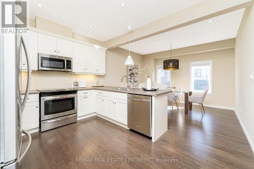 16 Guthrie Lane, Guelph/Eramosa (Rockwood), ON - Indoor Photo Showing Kitchen