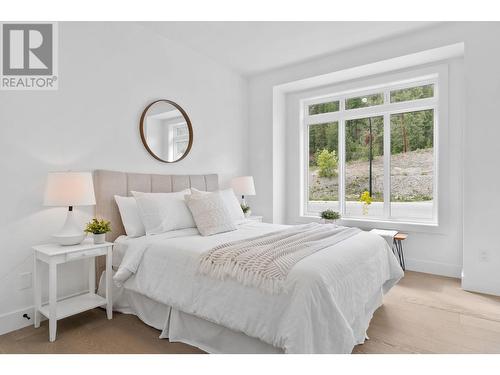 6046 Gerrie Road, Peachland, BC - Indoor Photo Showing Bedroom