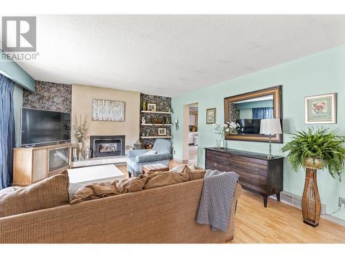 3381 Mcmurchie Road, West Kelowna, BC - Indoor Photo Showing Living Room With Fireplace