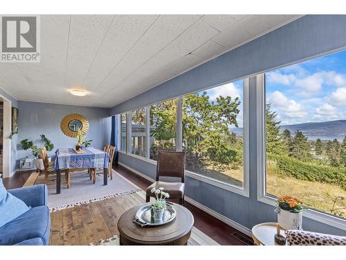 3381 Mcmurchie Road, West Kelowna, BC - Indoor Photo Showing Living Room