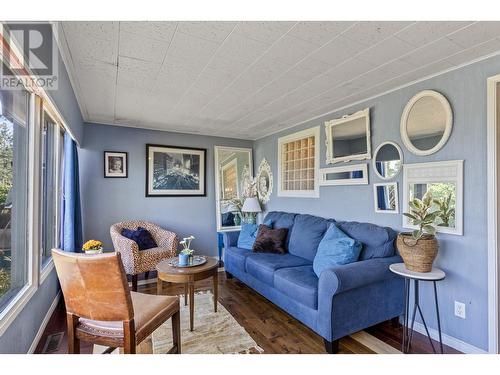 3381 Mcmurchie Road, West Kelowna, BC - Indoor Photo Showing Living Room