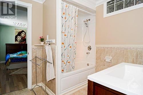 986 Laporte Street, Ottawa, ON - Indoor Photo Showing Bathroom