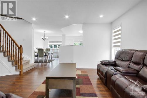 1085 Ballantyne Drive, Ottawa, ON - Indoor Photo Showing Living Room