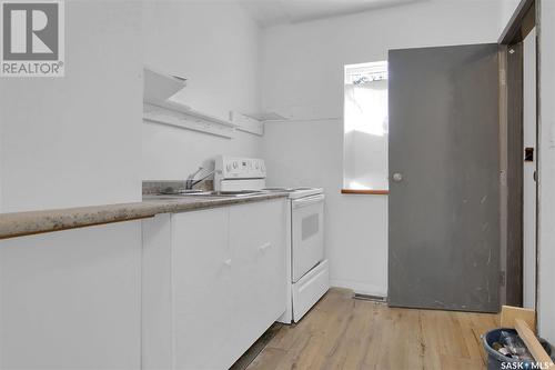 2919 Dewdney Avenue, Regina, SK - Indoor Photo Showing Laundry Room