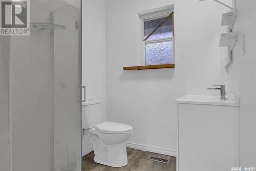 2919 Dewdney Avenue, Regina, SK - Indoor Photo Showing Bathroom