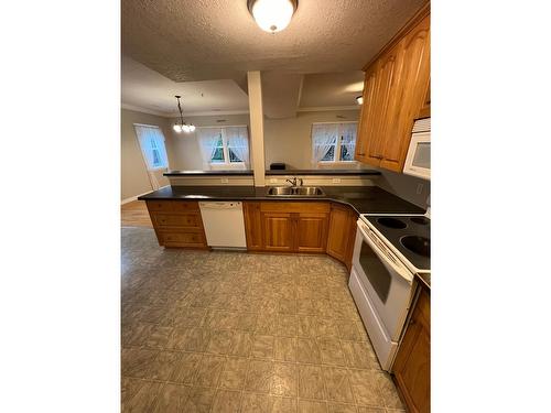 4004 Highway 3, Erickson, BC - Indoor Photo Showing Kitchen