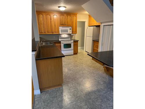 4004 Highway 3, Erickson, BC - Indoor Photo Showing Kitchen