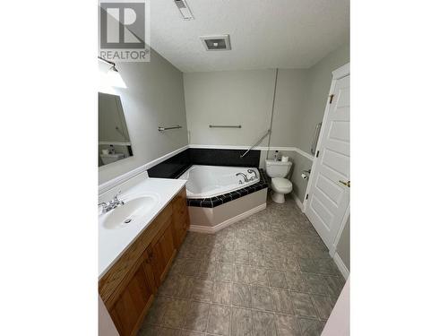 4004 3 Highway, Erickson, BC - Indoor Photo Showing Bathroom