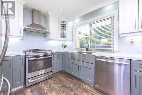 138 Cornwall Heights, Brampton (Brampton East), ON - Indoor Photo Showing Kitchen With Stainless Steel Kitchen With Upgraded Kitchen