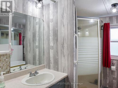 60 - 198 Springbank Drive, London, ON - Indoor Photo Showing Bathroom