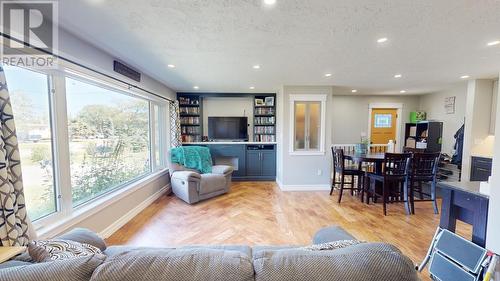 12237 Oak Avenue, Fort St. John, BC - Indoor Photo Showing Living Room