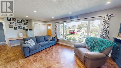 12237 Oak Avenue, Fort St. John, BC - Indoor Photo Showing Living Room