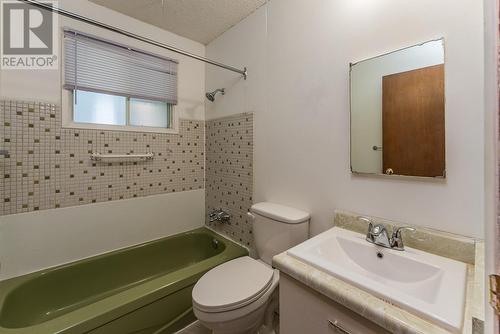 6934 Glenview Drive, Prince George, BC - Indoor Photo Showing Bathroom