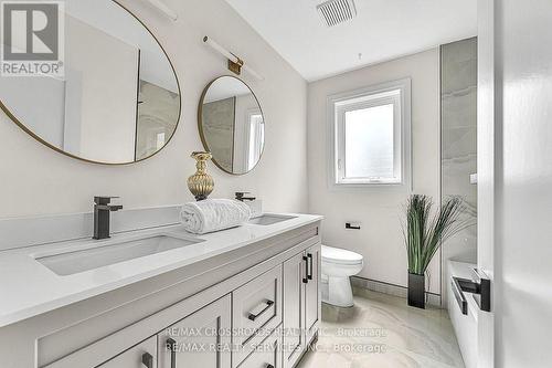 14 Slidell Crescent, Toronto (Parkwoods-Donalda), ON - Indoor Photo Showing Bathroom