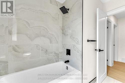 14 Slidell Crescent, Toronto (Parkwoods-Donalda), ON - Indoor Photo Showing Bathroom