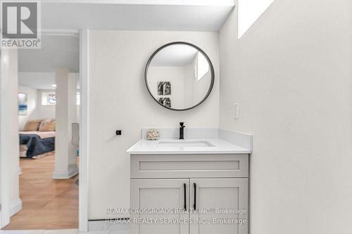 14 Slidell Crescent, Toronto (Parkwoods-Donalda), ON - Indoor Photo Showing Bathroom