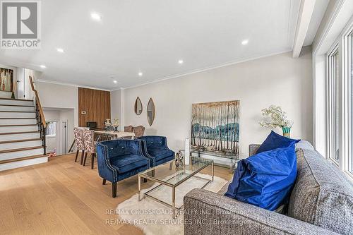 14 Slidell Crescent, Toronto (Parkwoods-Donalda), ON - Indoor Photo Showing Living Room