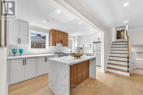 14 Slidell Crescent, Toronto (Parkwoods-Donalda), ON - Indoor Photo Showing Kitchen