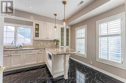 10 Cole Millway, Toronto, ON - Indoor Photo Showing Kitchen With Upgraded Kitchen