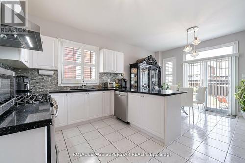 11 Sailwind Road, Brampton (Sandringham-Wellington), ON - Indoor Photo Showing Kitchen With Upgraded Kitchen