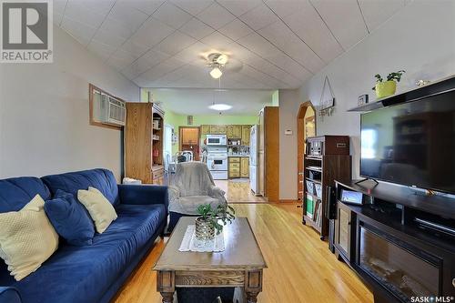 2322 Mackay Street, Regina, SK - Indoor Photo Showing Living Room