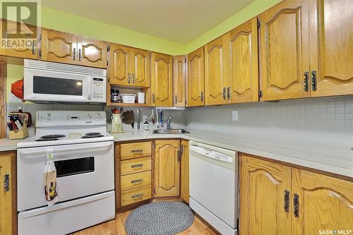 2322 Mackay Street, Regina, SK - Indoor Photo Showing Kitchen