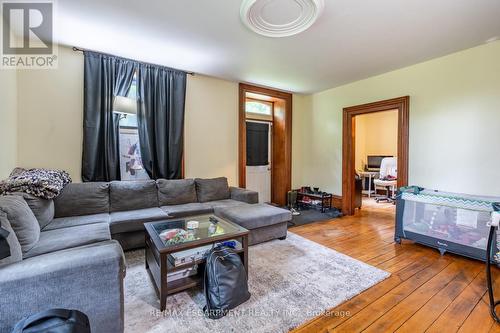 1172 Concession 8 Road W, Hamilton, ON - Indoor Photo Showing Living Room