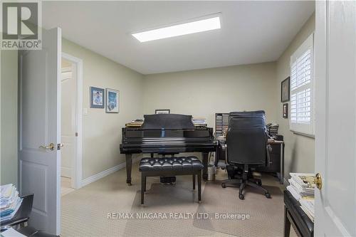 6950 Waterloo Drive, Niagara Falls, ON - Indoor Photo Showing Office