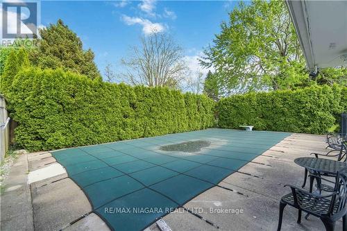 6950 Waterloo Drive, Niagara Falls, ON - Outdoor With In Ground Pool