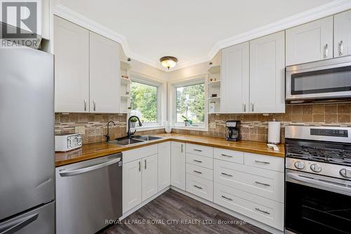 116 Gowan Street, Guelph/Eramosa (Rockwood), ON - Indoor Photo Showing Kitchen With Double Sink