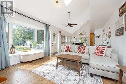 116 Gowan Street, Guelph/Eramosa (Rockwood), ON - Indoor Photo Showing Living Room