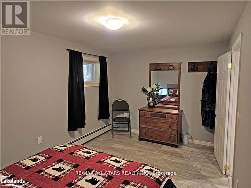 4945 Muskoka 117 Road, Lake Of Bays, ON - Indoor Photo Showing Bedroom