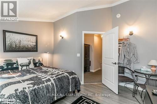 4945 Muskoka 117 Road, Lake Of Bays, ON - Indoor Photo Showing Bedroom