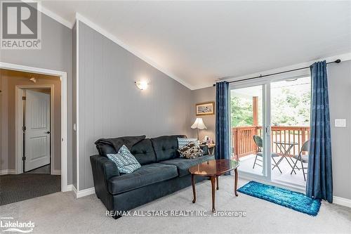 4945 Muskoka 117 Road, Lake Of Bays, ON - Indoor Photo Showing Living Room